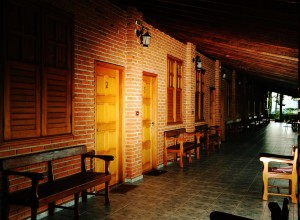 Varanda de acesso aos apartamentos - Vista para os Jardins